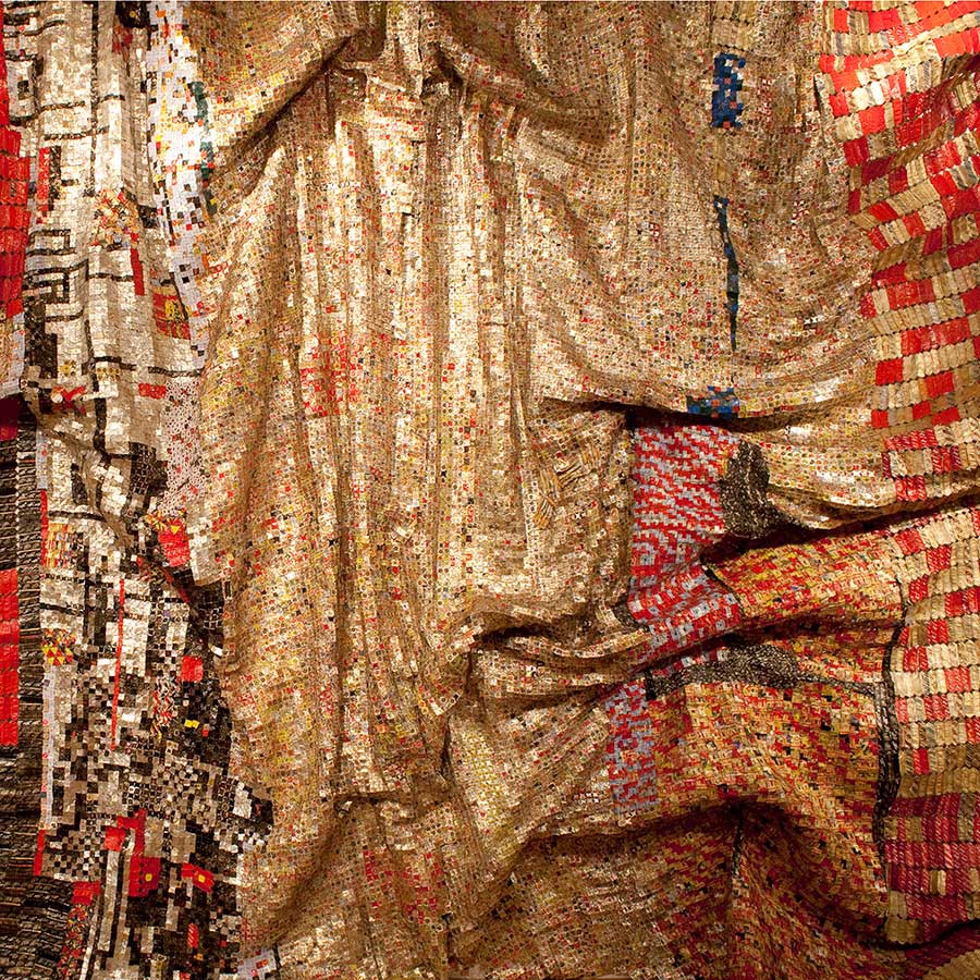 <strong>El Anatsui</strong>, <em>In the World But Don't Know the World?</em> (detail), 2009.<br>Aluminium and copper wire, 1000 x 560 cm.
