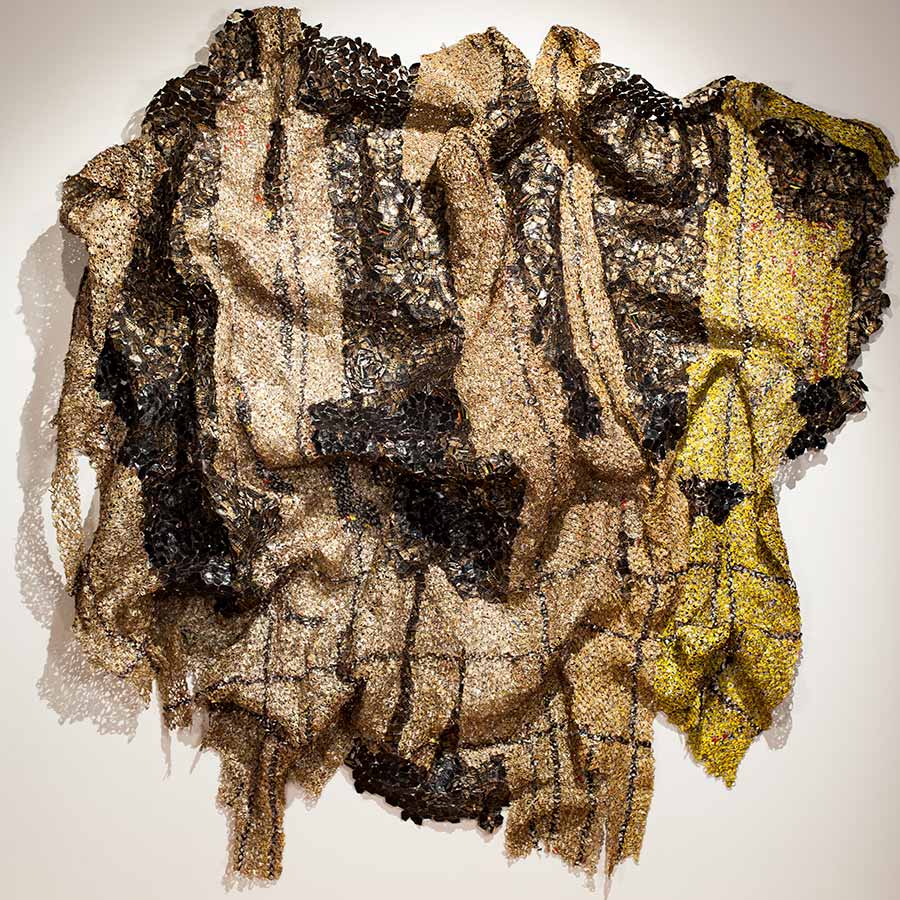 <strong>El Anatsui</strong>, <em>Heart of the Matter</em> (detail), 2014.
Aluminium and copperwire, 315 x 320 cm.