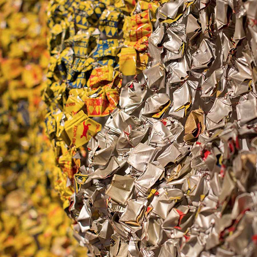 <strong>El Anatsui</strong>, <em>Rehearsal</em> (detail), 2015. Aluminium and copper wire, 406 x 465 cm.